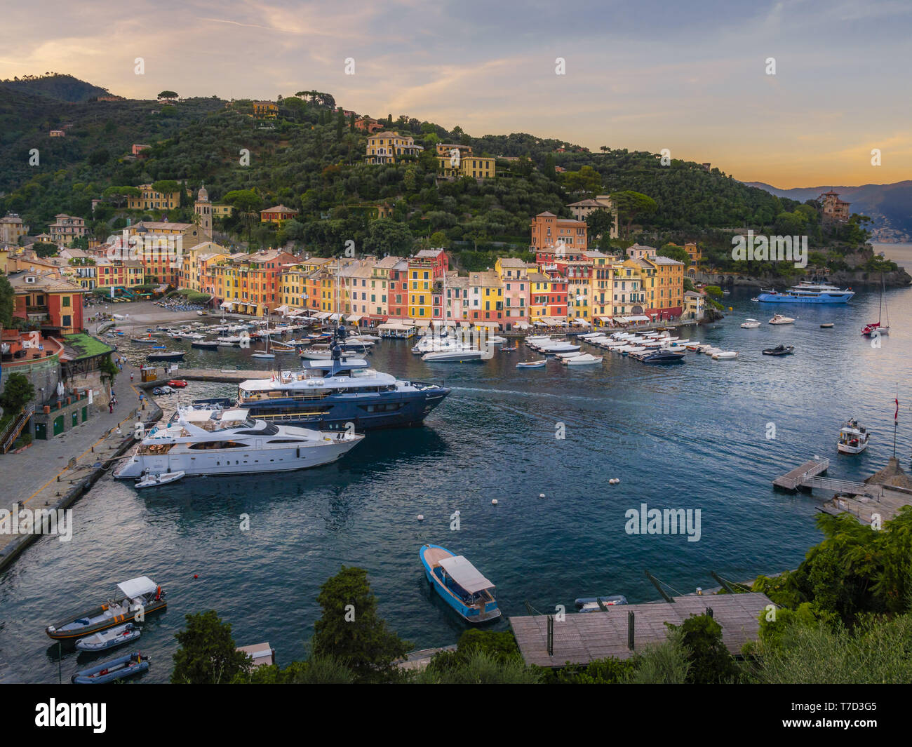 Vistas al puerto de Portofino, Italia Foto de stock