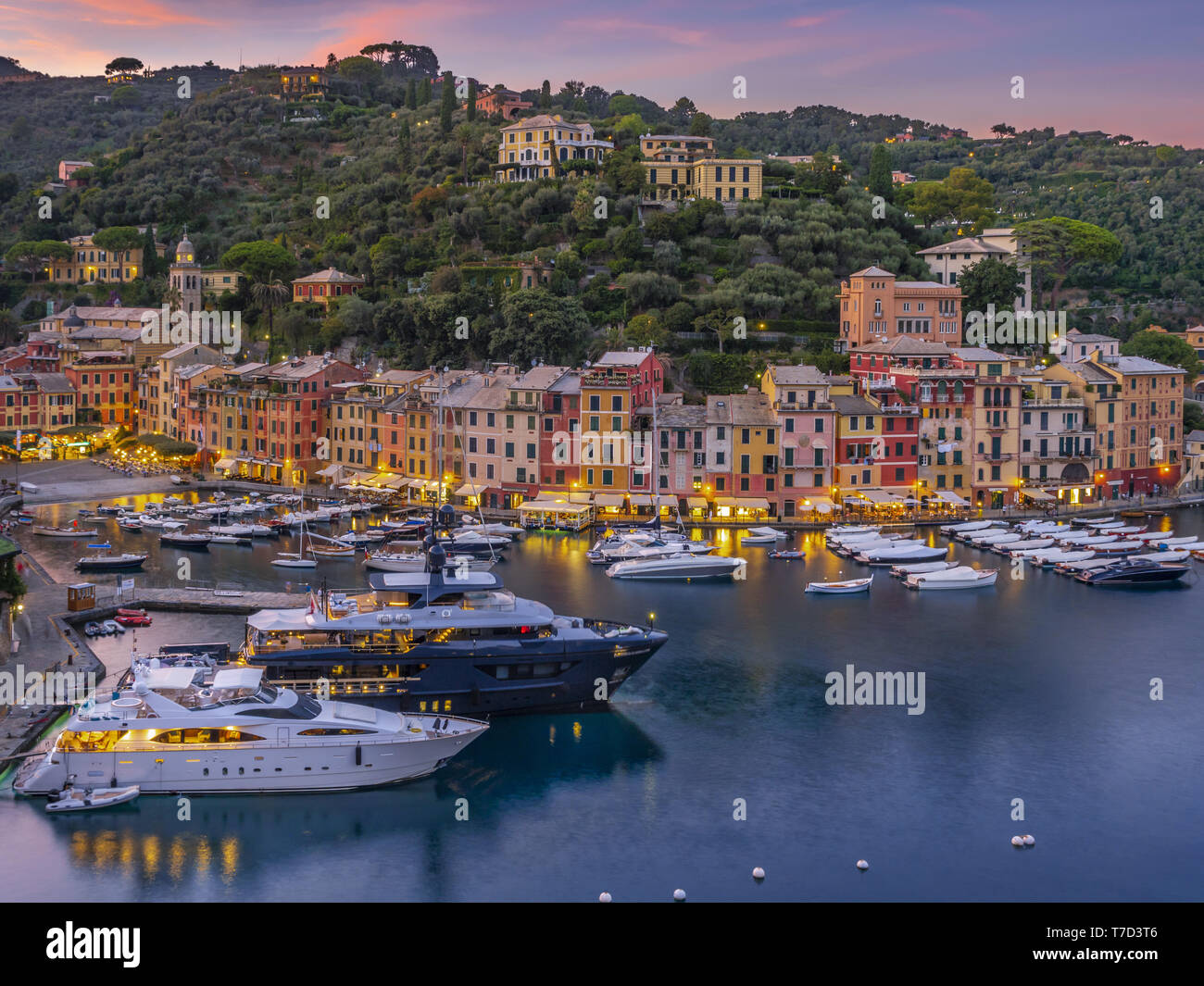 Vistas al puerto de Portofino, Italia Foto de stock