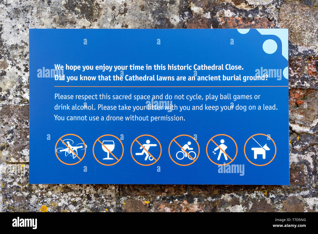 Lista de actividades prohibidas dentro de los terrenos de la Catedral de Salisbury Foto de stock