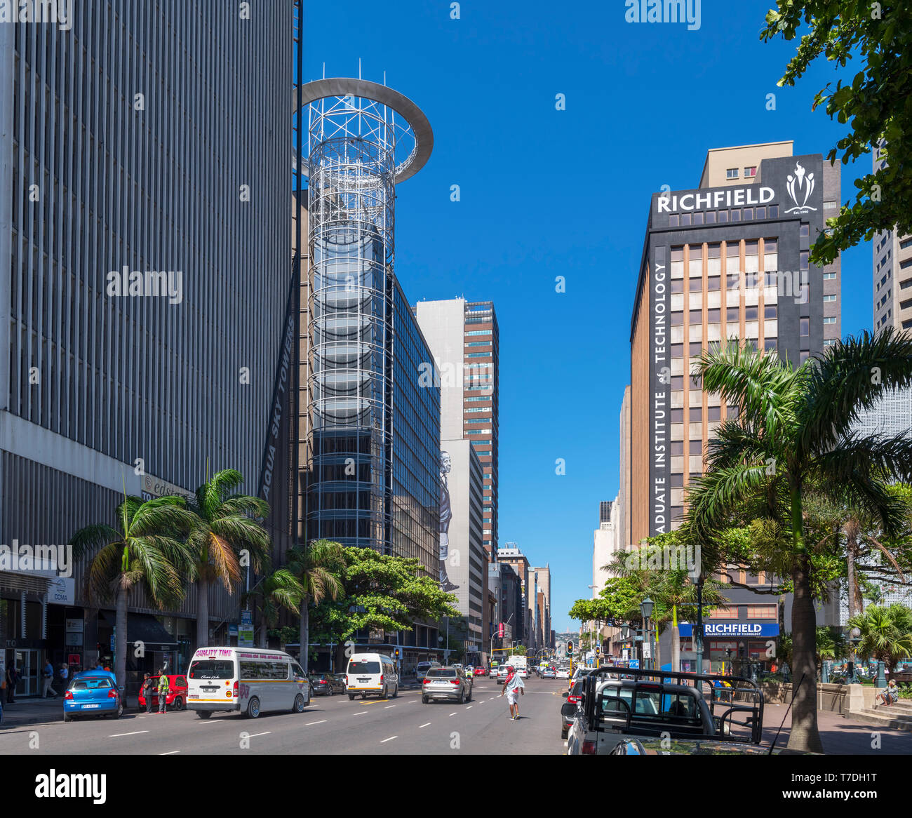 Anton Lembede Street en el centro de la ciudad de Durban, KwaZulu-Natal, Sudáfrica Foto de stock