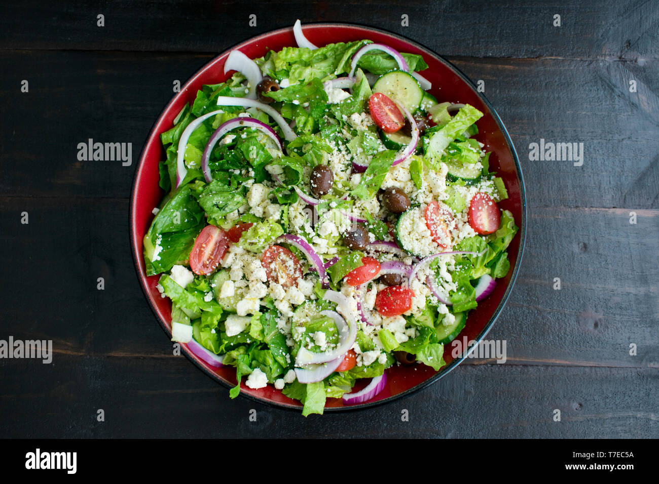 Recipiente grande de Ensalada griega Foto de stock