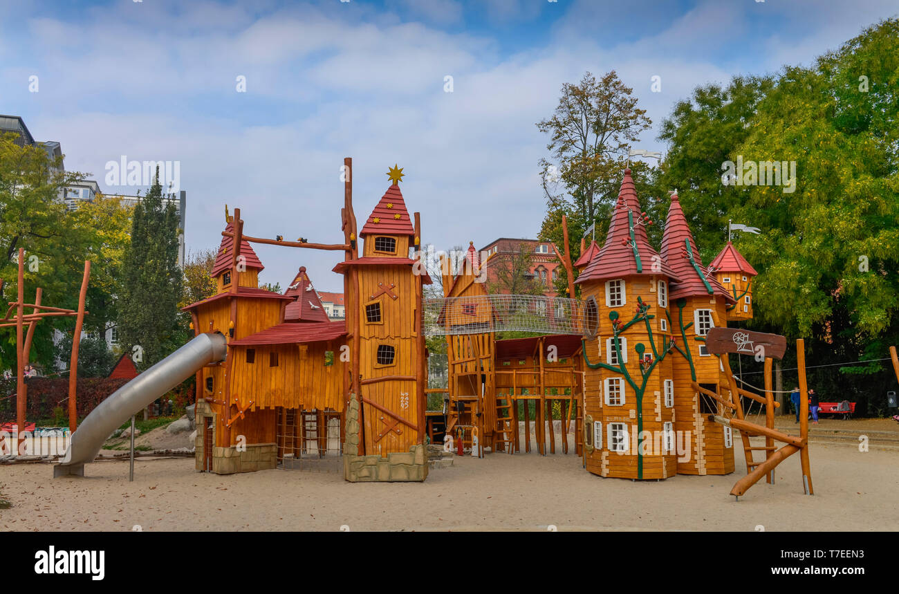 Spielplatz, Heinrich-Lassen-Park, Schoeneberg, Berlin, Deutschland Foto de stock