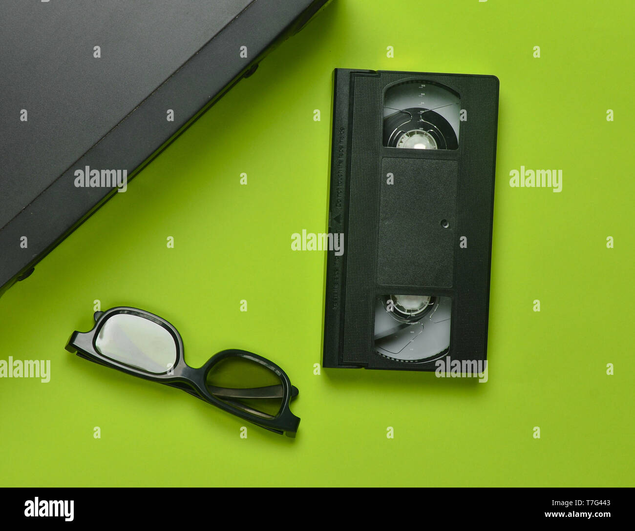 Fondo Classic Vhs Experience Video Cassette Gafas 3D Y Reproductor Vhs En  Un Verde Fresco para Power Point y Diapositivas - Slidesdocs