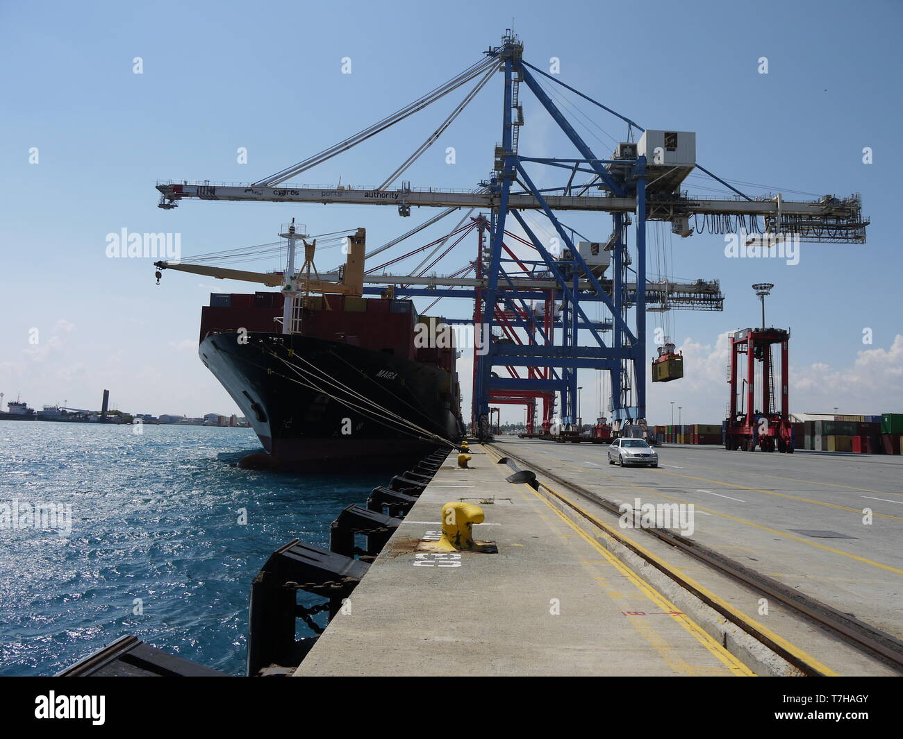 Puerto de Limassol conteneurs es el principal centro de transporte de mercancías en Chipre Foto de stock