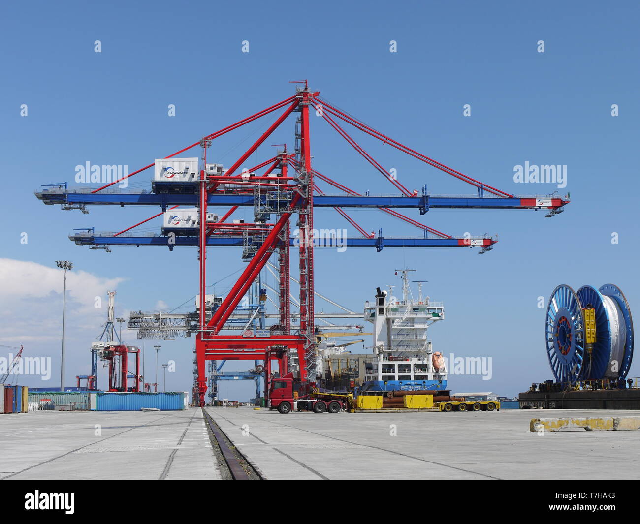 Puerto de Limassol conteneurs es el principal centro de transporte de mercancías en Chipre Foto de stock