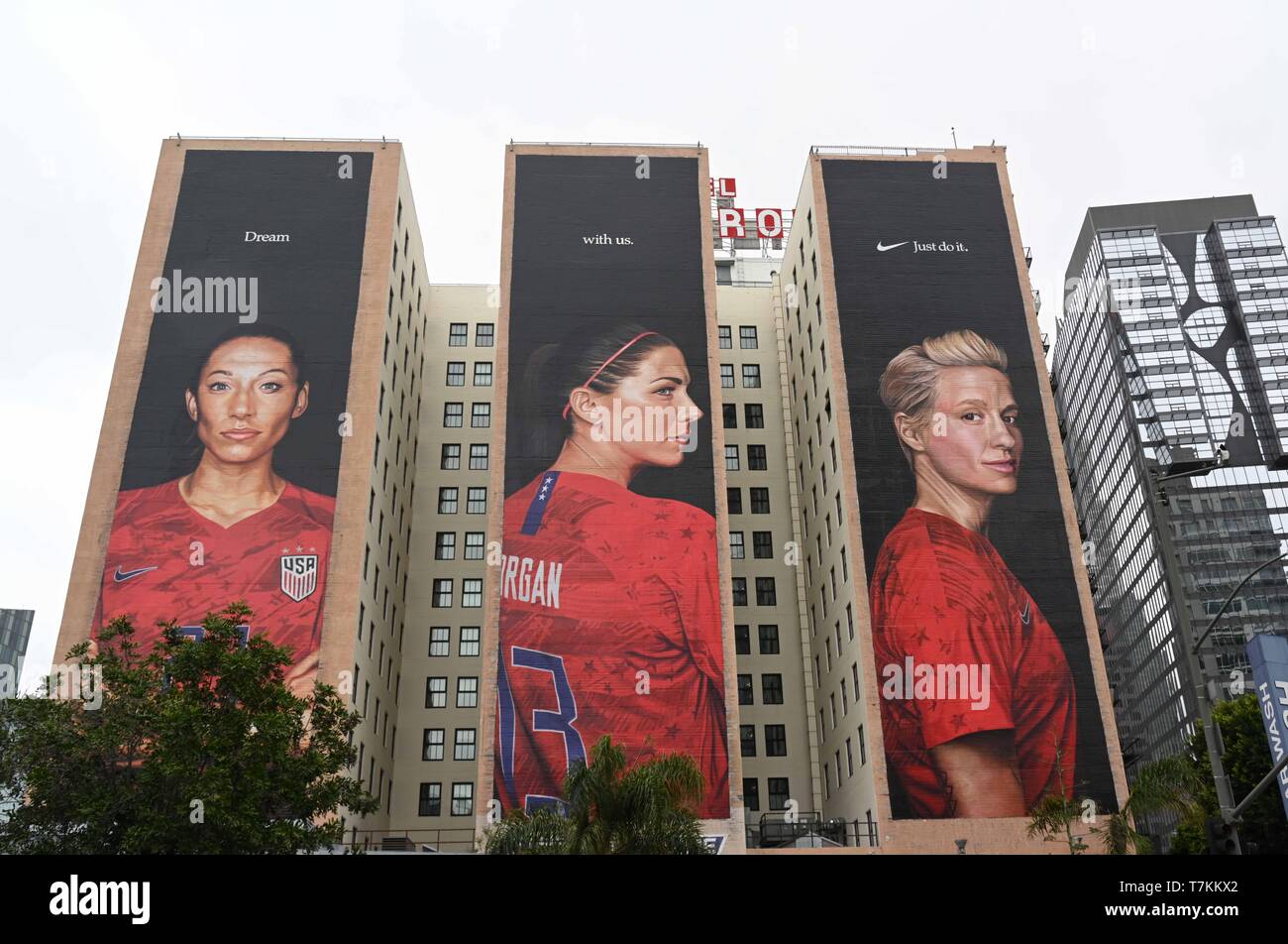 Los Angeles, Estados Unidos. 07 Mayo, 2019. Vista general de vallas de  publicidad de Nike con Estados Unidos equipo nacional femenino de fútbol  Christen reenvía Pulse (izquierda), Alex Morgan (centro) y Morgan