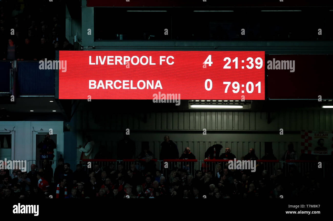 El marcador muestra Barcelona durante la semifinal de la Liga de Campeones de la UEFA, segundo en Anfield, Liverpool Fotografía de stock - Alamy
