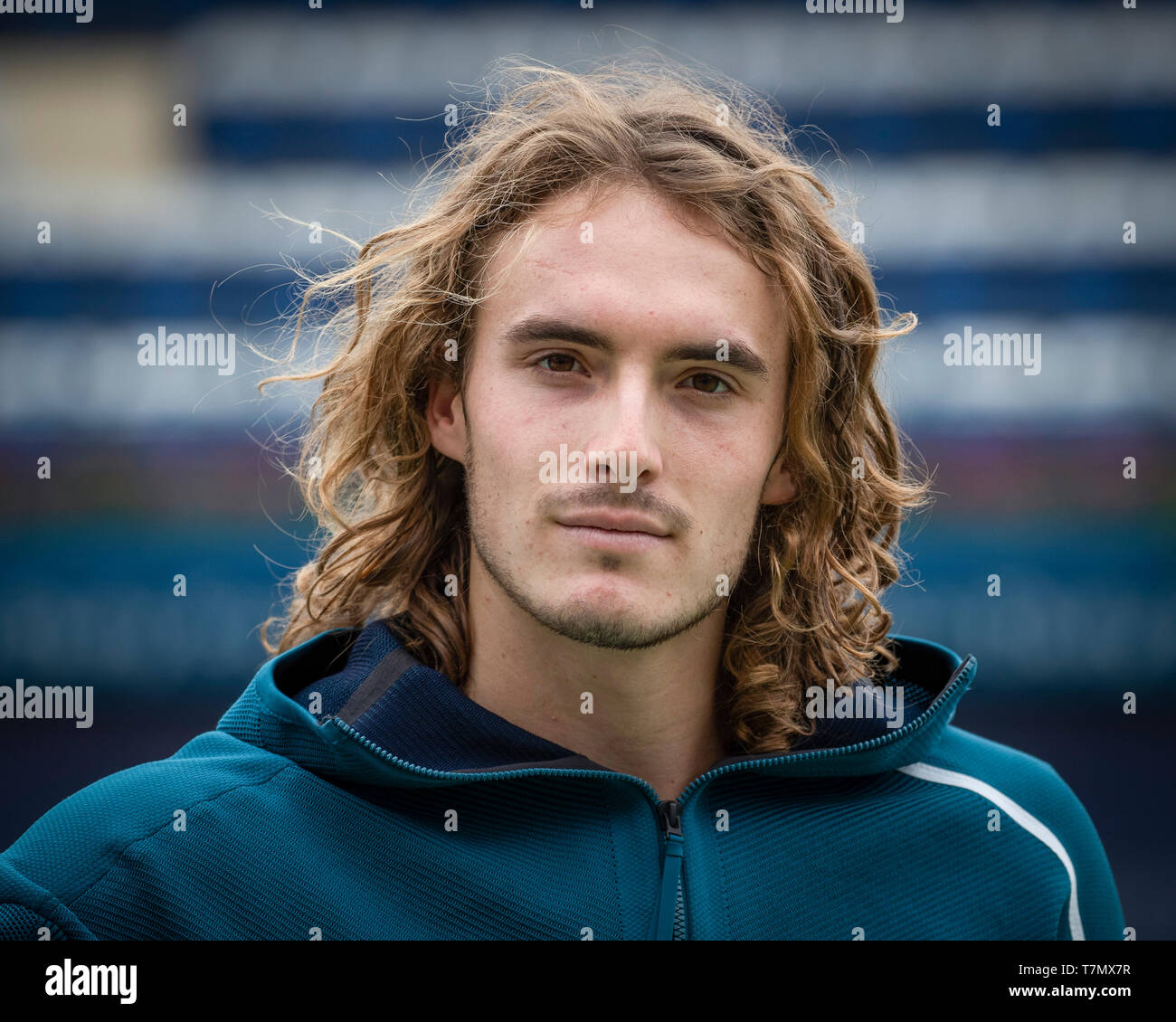 Retrato del jugador de tenis griego Stefanos Tsitsipas, Dubai, Emiratos Árabes Unidos. Foto de stock