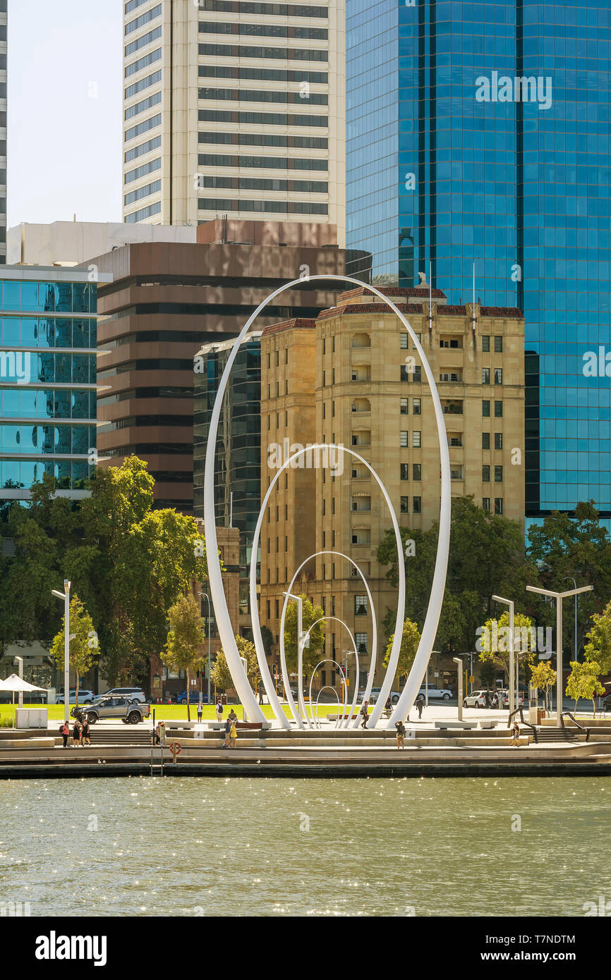 Detalle del centro de la ciudad de Perth, visto desde el puente peatonal de Elizabeth Quay, Australia Occidental Foto de stock