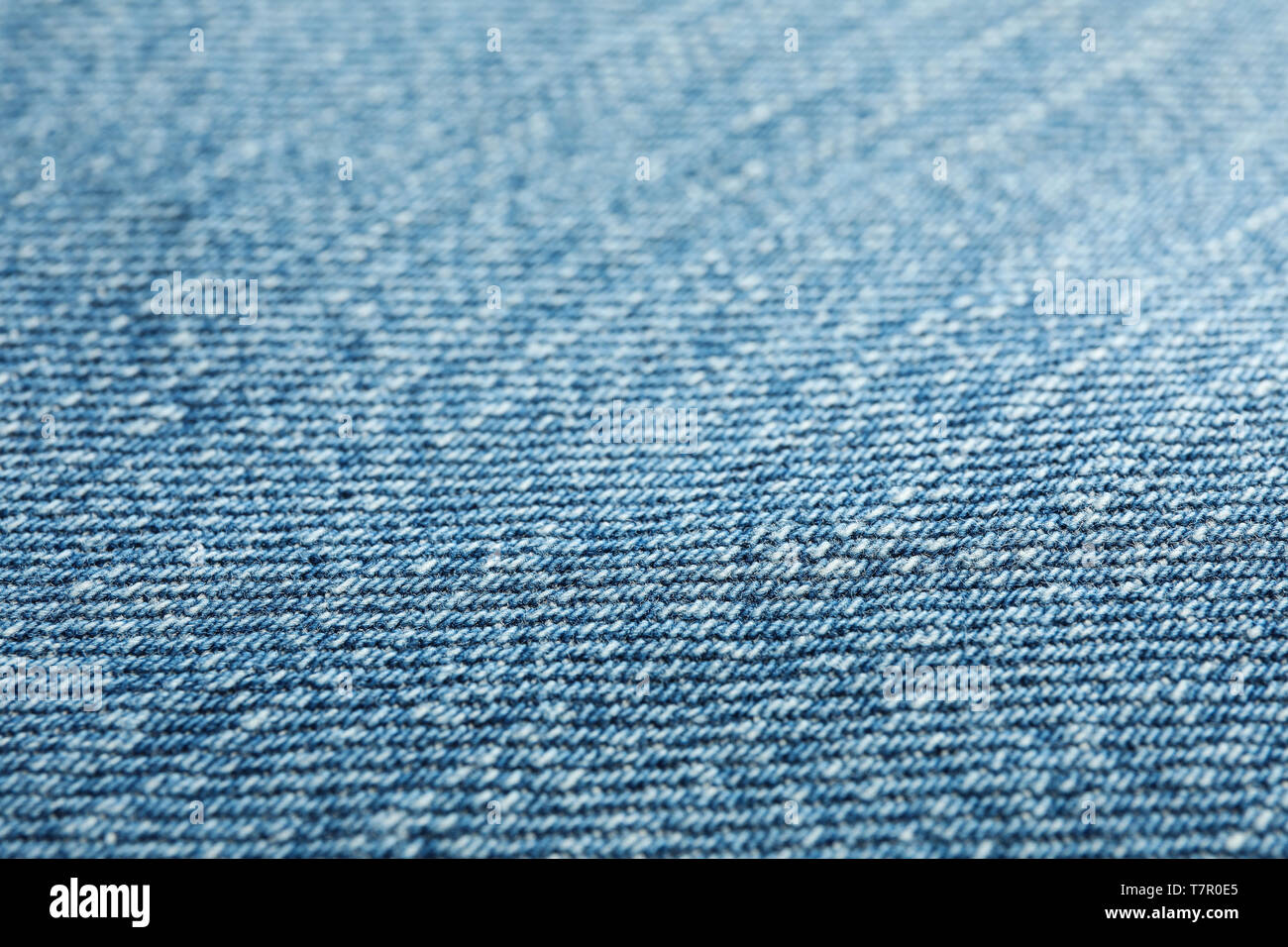 La textura de los pantalones vaqueros azules como fondo, espacio para el texto Foto de stock