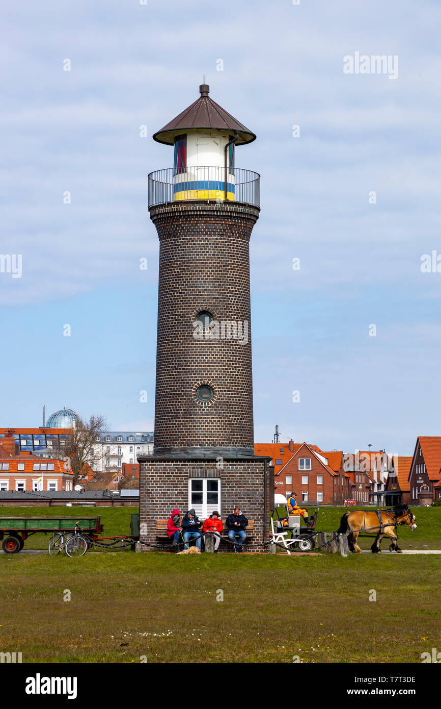 Del Mar del Norte isla de Juist, Frisia Oriental, todos faro en el puerto, caballo y carro, Baja Sajonia, Alemania, Foto de stock
