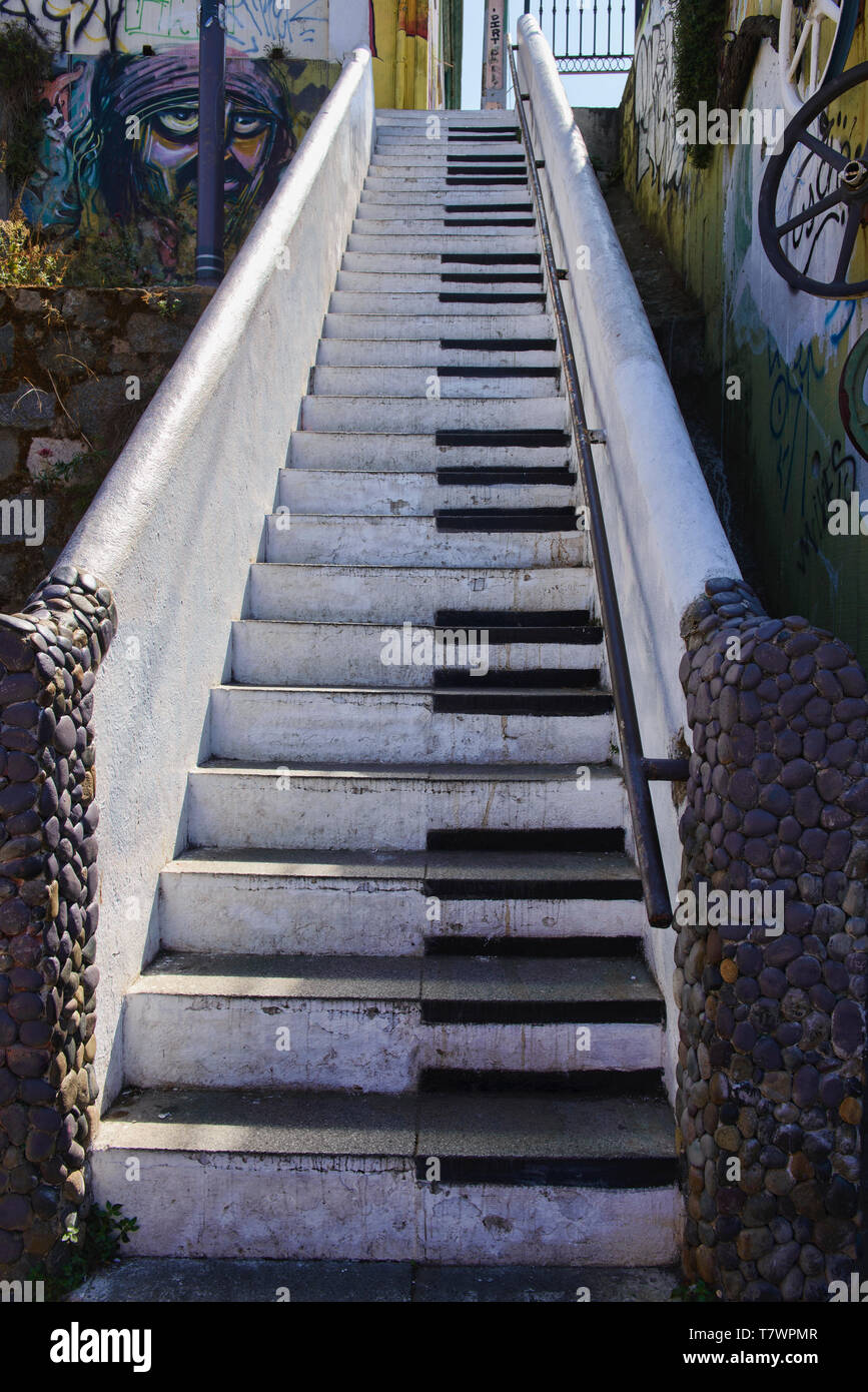 Escaleras de piano fotografías e imágenes de alta resolución - Alamy