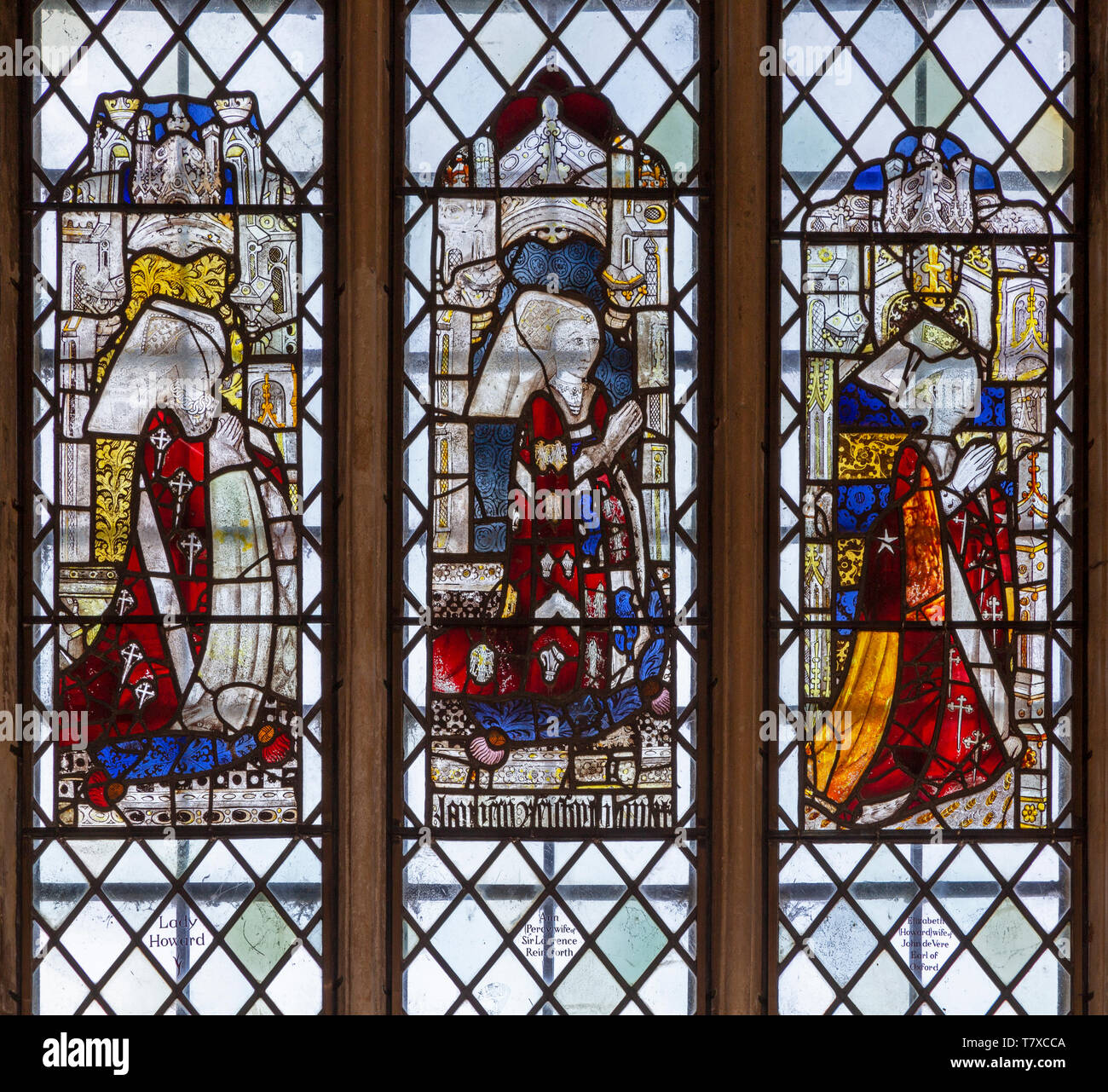 Vidriera medieval, la iglesia de la Santísima Trinidad, Long Melford, Suffolk, Inglaterra - Lady Howard, Ann Percy, Elizabeth Howard Foto de stock