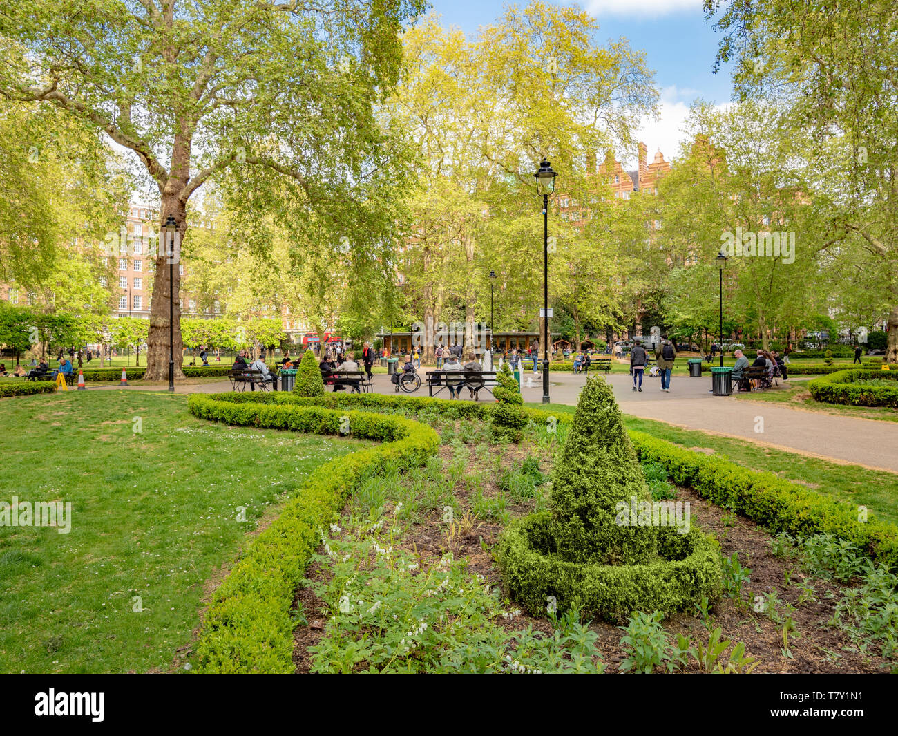 Russell Square, espacio público verde en Bloomsbury, Camden, Londres, Reino Unido. Foto de stock
