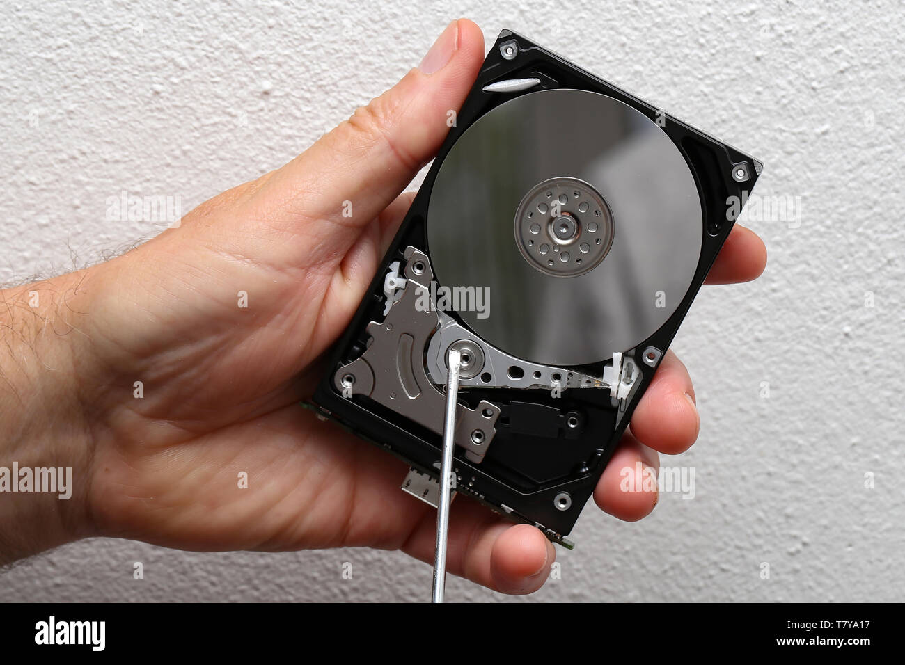 Equipo: abrir el disco duro externo es reparado Fotografía de stock - Alamy