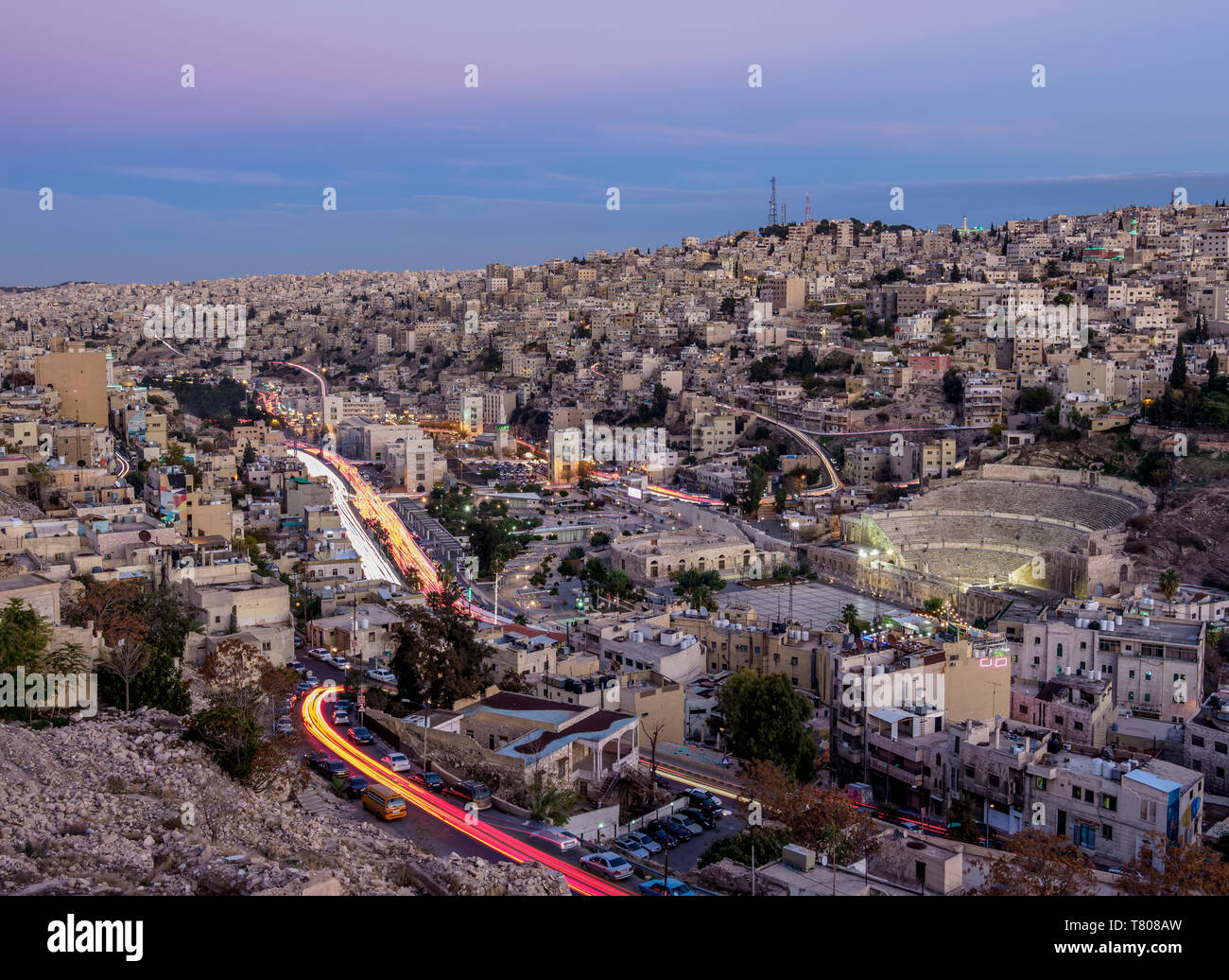 Paisaje visto desde Citadel Hill al anochecer, Ammán, la Gobernación de Ammán, Jordania, Oriente Medio Foto de stock