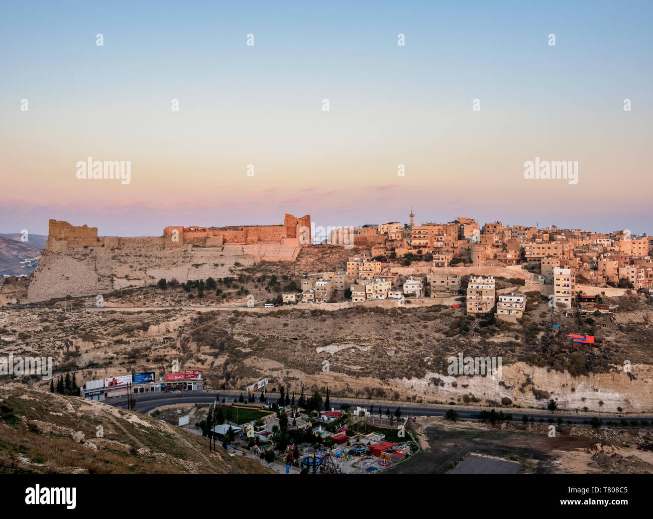 El castillo de Kerak al amanecer, Gobernación de Al-Karak, Karak, Jordania, Oriente Medio Foto de stock