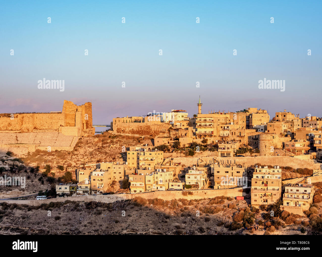 El castillo de Kerak al amanecer, Gobernación de Al-Karak, Karak, Jordania, Oriente Medio Foto de stock