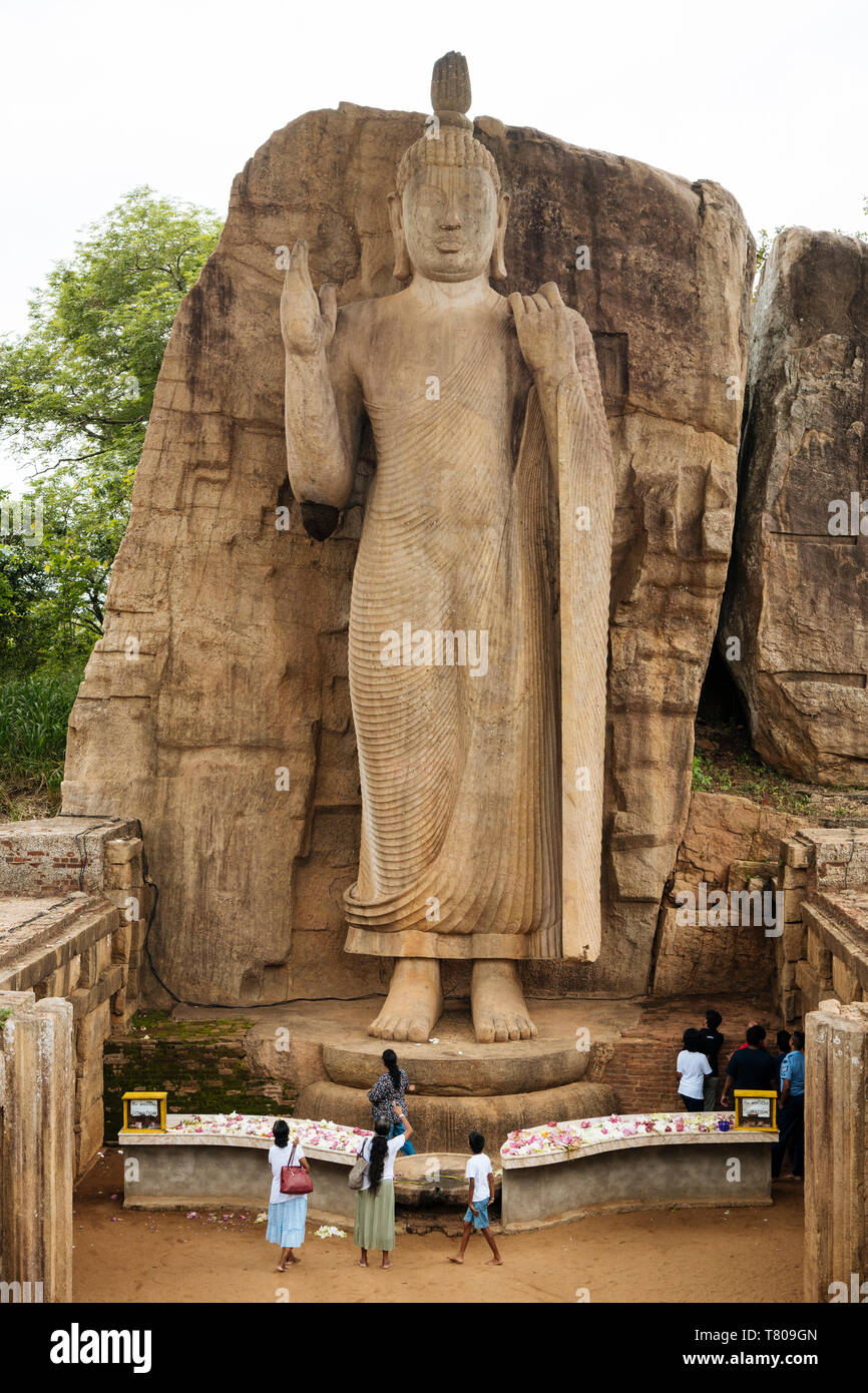 Estatua de Buda, Wayamba Avukana Palata, Sri Lanka, Asia Foto de stock