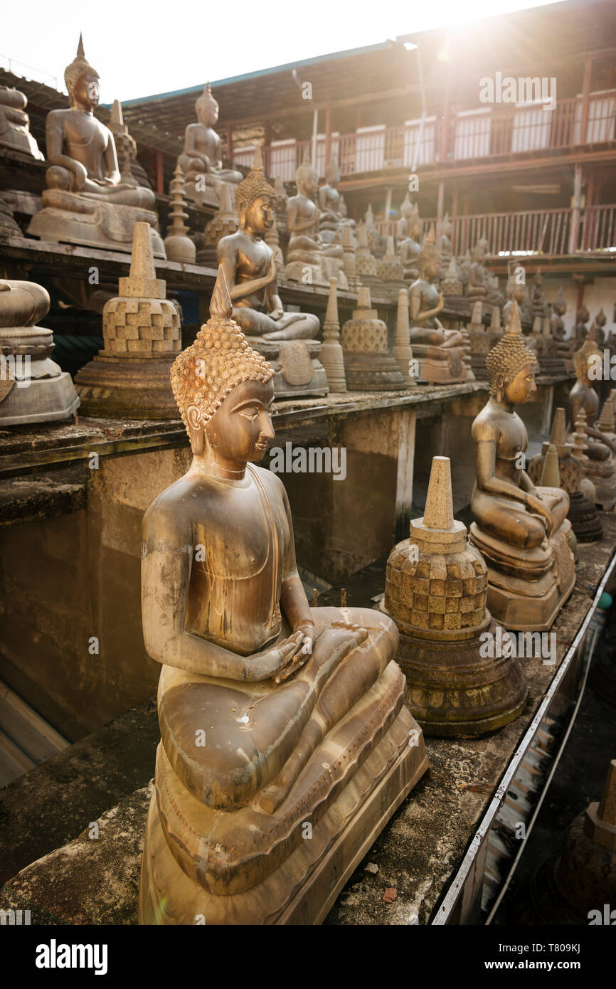 Estatuas de Buda, Templo Gangaramaya, Colombo, Sri Lanka, la Provincia Occidental, Asia Foto de stock