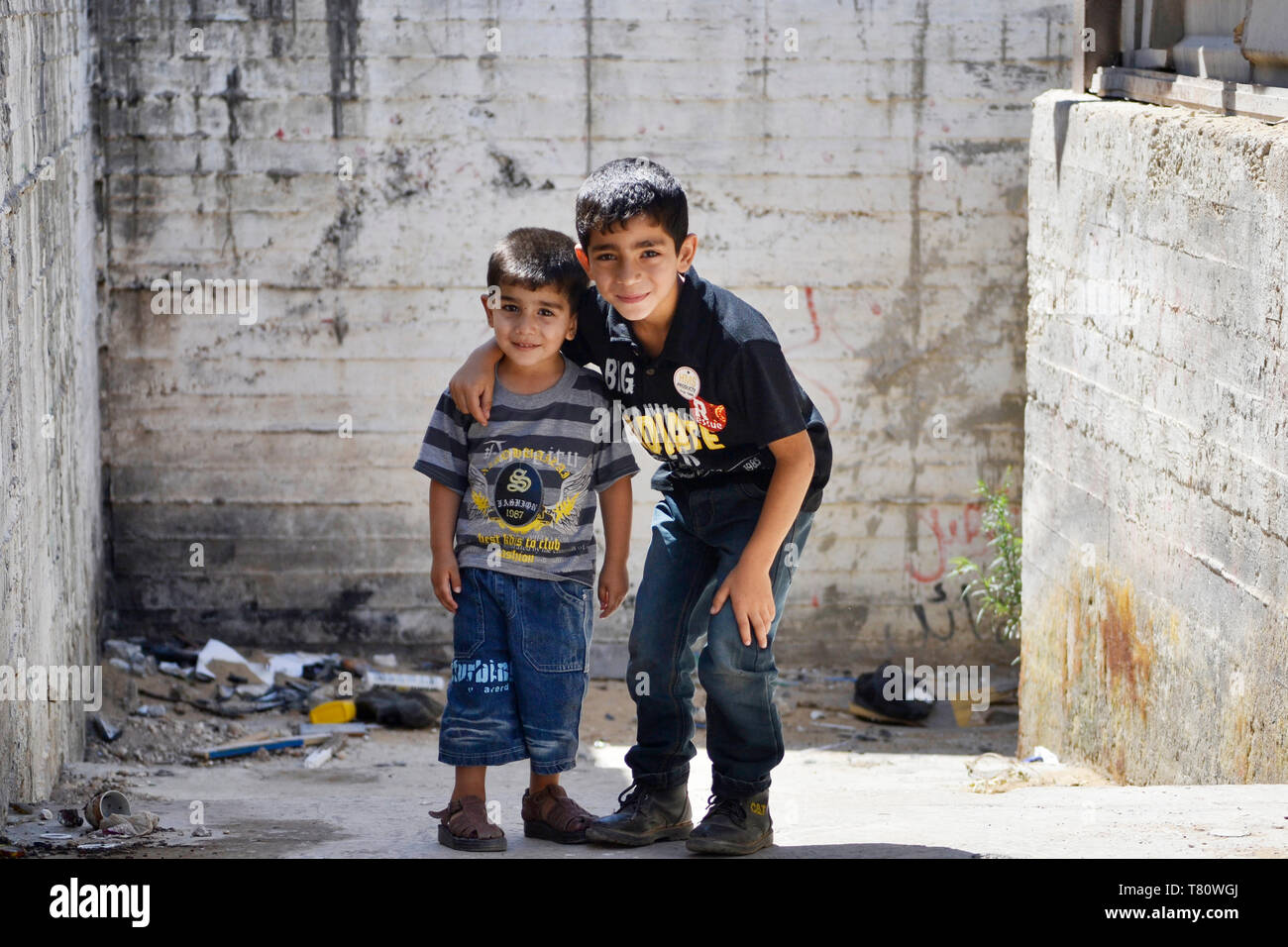 Los niños palestinos en el nuevo campamento de refugiados de Askar, en Nablus, Palestina Foto de stock