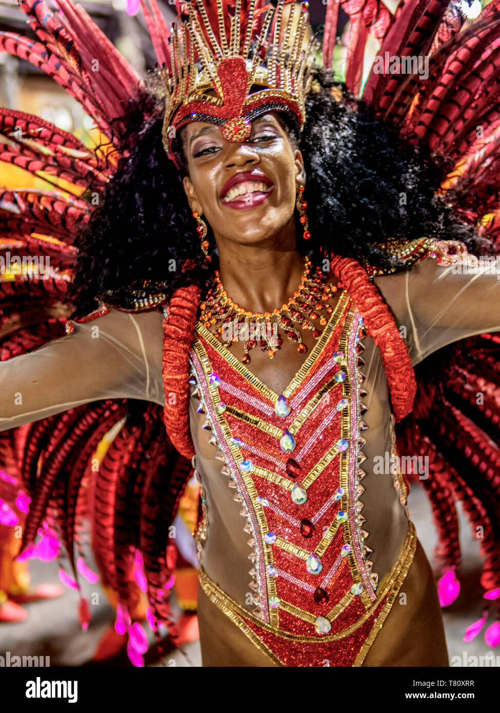 Bailarín de Samba en el Desfile de Carnaval en Río de Janeiro, Brasil, América del Sur Foto de stock