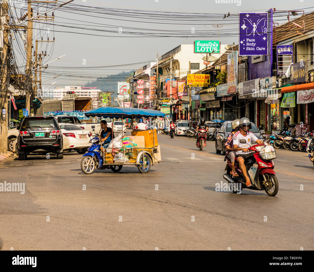 Una escena callejera en la ciudad vieja de Phuket, Phuket, Tailandia, el sudeste de Asia, Asia Foto de stock