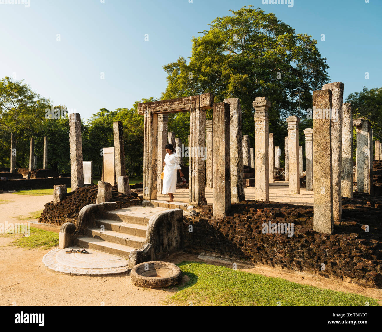 Casa acostadas, Polonnaruwa, Sitio del Patrimonio Mundial de la UNESCO, la Provincia Central del Norte, Sri Lanka, Asia Foto de stock