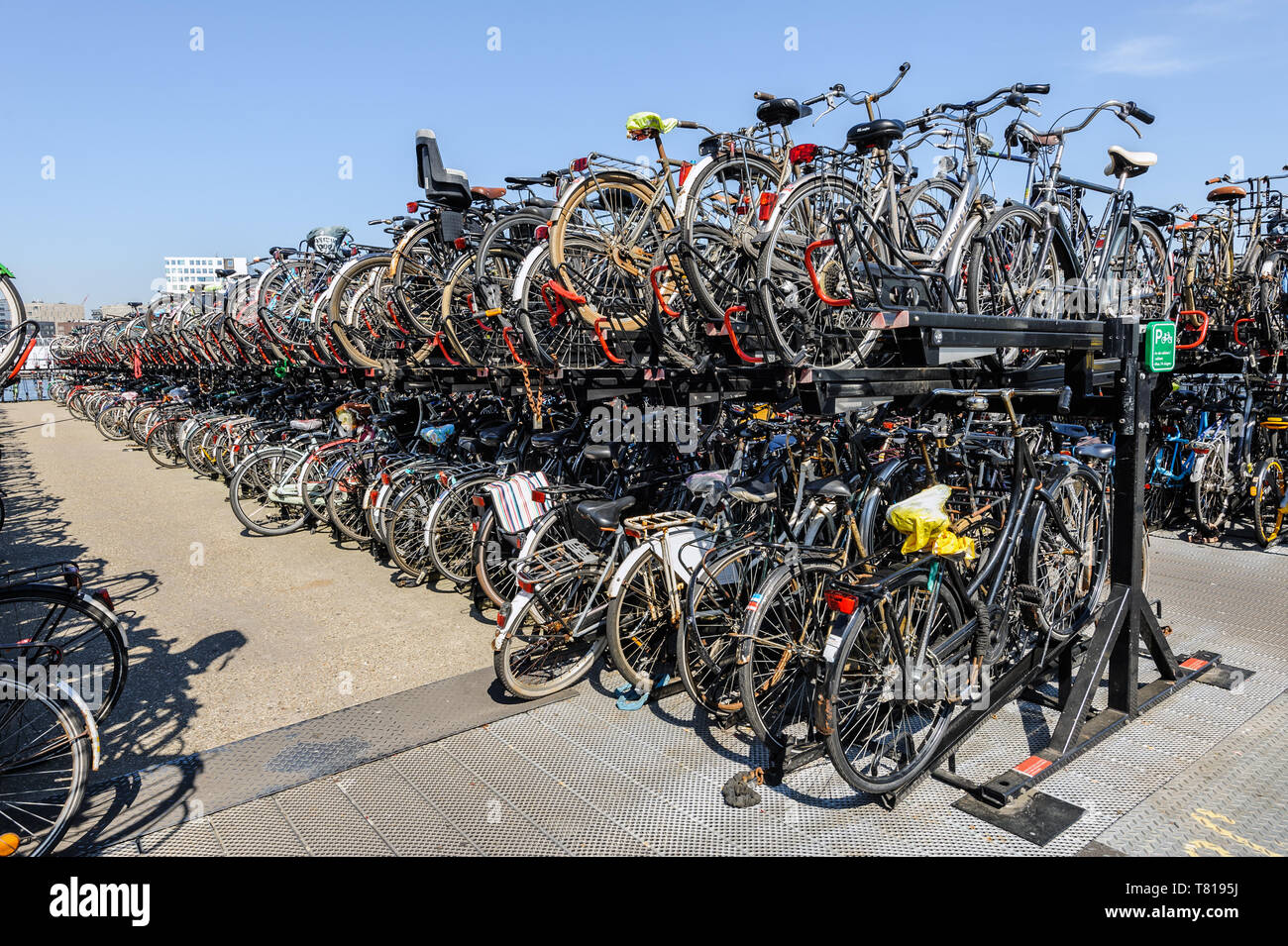 Massive bike fotografías e imágenes de alta resolución - Alamy