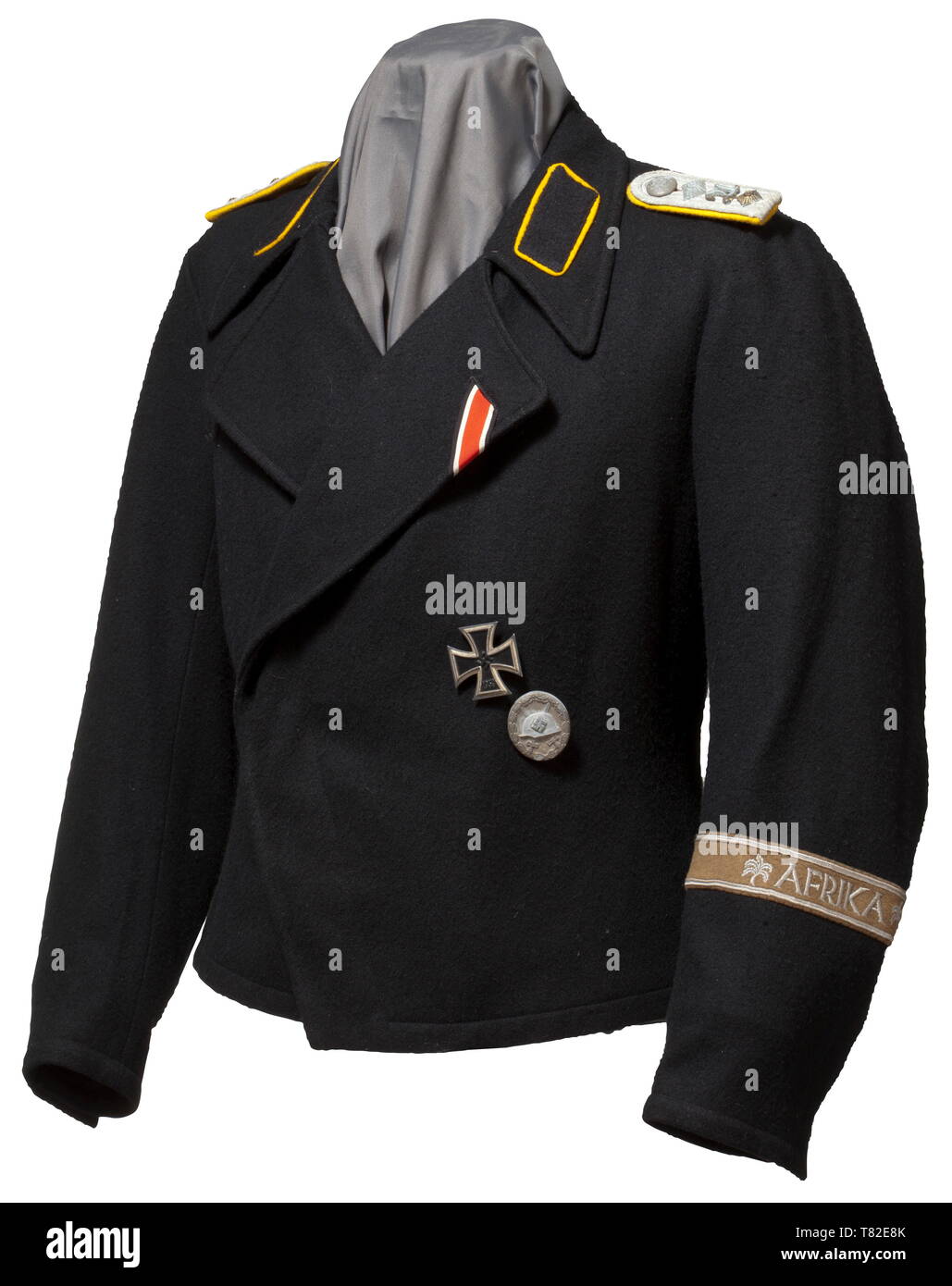 Una chaqueta M 43 para unidades de reconocimiento - ropa especial para tropas Panzer chaqueta de algodón negro material para un capitán de reconocimiento blindado, el interior con cocheras y estampados de tamaño así como RB-number. Resina Sintética Negra botones (uno perdido), el National Eagle faltantes, signos evidentes de uso. Los parches de cuello y hombro con placas de color amarillo-oro de tuberías, aplica el rango de estrellas y 'A' para el Aufklärung (reconocimiento) de las unidades. Adjunta a la chaqueta son una cruz de hierro de primera clase de 1939, una medalla de plata de la herida, la cinta de la cruz de hierro 2ª , Additional-Rights-Clearance-Info-Not-Available Foto de stock