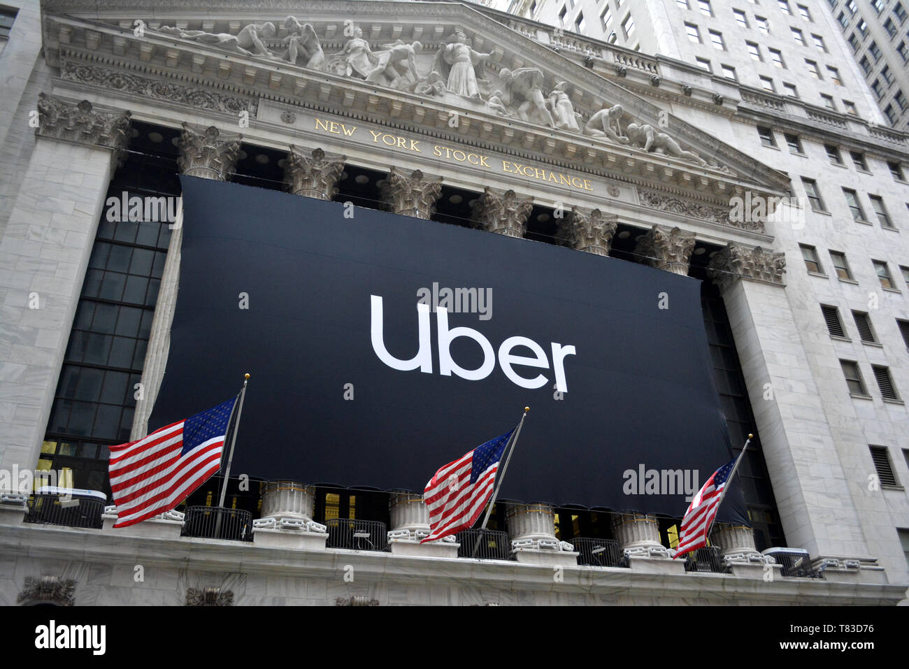 Banner en la Bolsa de Nueva York celebra la IPO de compartir coche servicio  Uber Fotografía de stock - Alamy