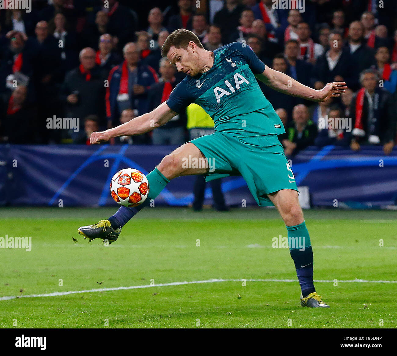AMSTERDAM, Países Bajos. 08 Mayo, 2019. Tottenham Hotspur's Jan Vertonghen durante el campeonato de la UEFA League semi- 2ª Etapa Final entre Ajax y Tottenha Foto de stock