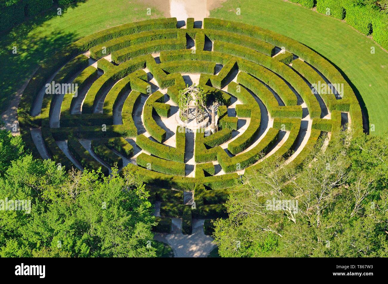 Francia, Indre et Loire, Chenonceau, castillo de Chenonceau jardín (vista aérea) Foto de stock