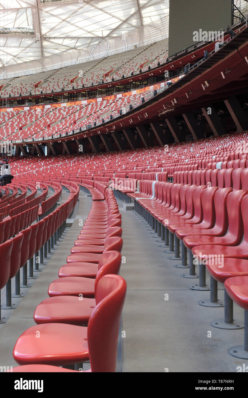 Los asientos en el interior de aves anidan Estadio Olímpico en Beijing, China Foto de stock