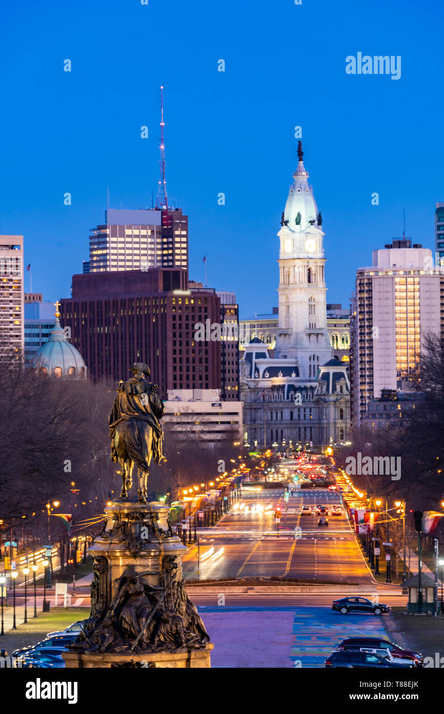 Torre del reloj del ayuntamiento de Filadelfia en Filadelfia, Pennsylvania, Estados Unidos. Sunset Foto de stock
