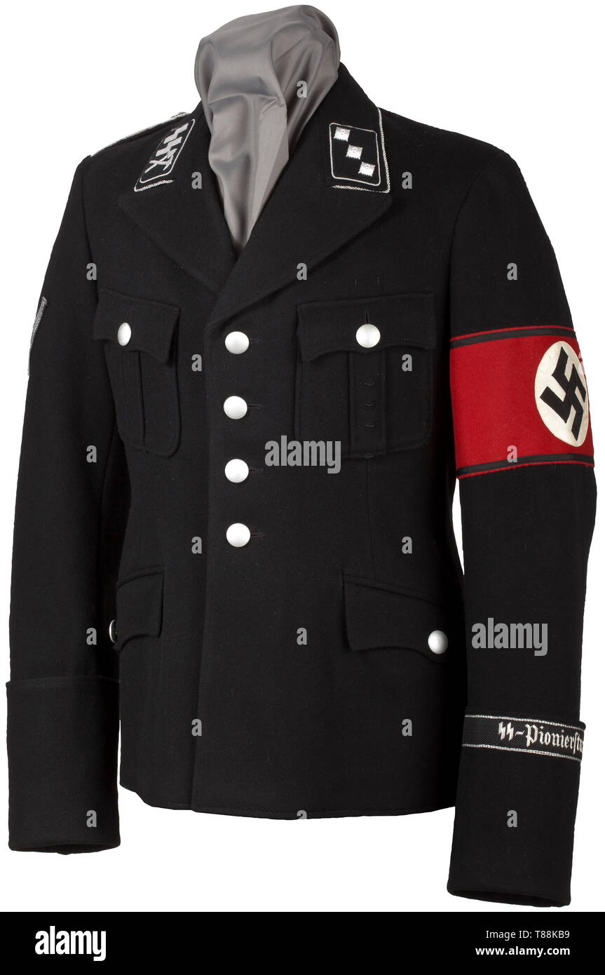 Un servicio para una túnica negra en el Untersturmführer Sturmbann pionero  de la allgemeine-SS hechas de tela negra, botones de plata, negro con  revestimiento interior en adaptar la etiqueta 'Hugo Hotz München".