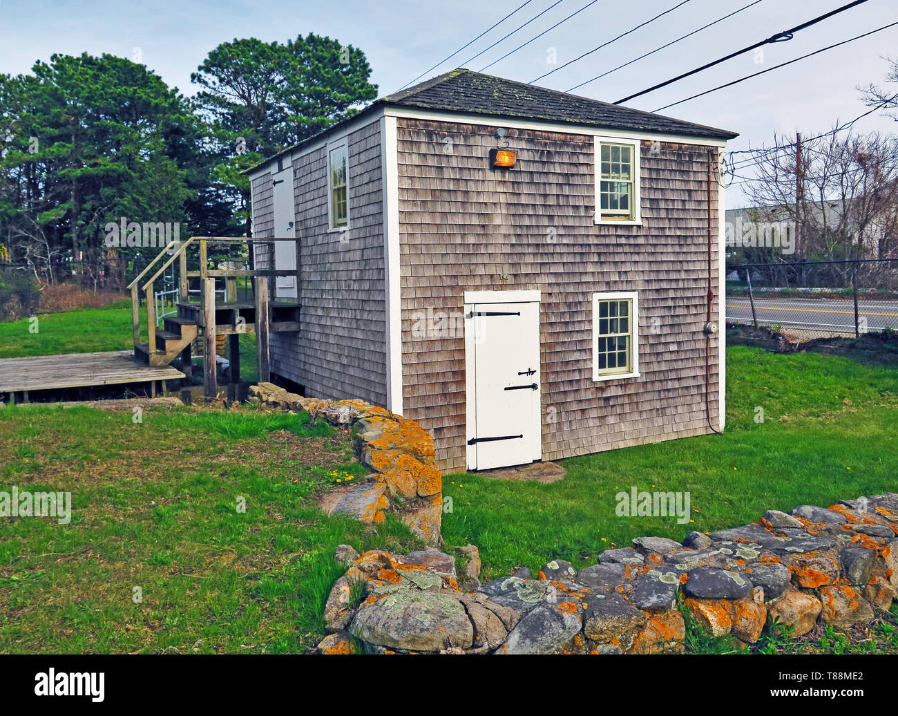 Estados Unidos, Massachusetts, en Cape Cod, Nueva Inglaterra, Yarmouth, Baxter Grist Mill, mareas, accionados por el agua, los cisnes, anidación Foto de stock