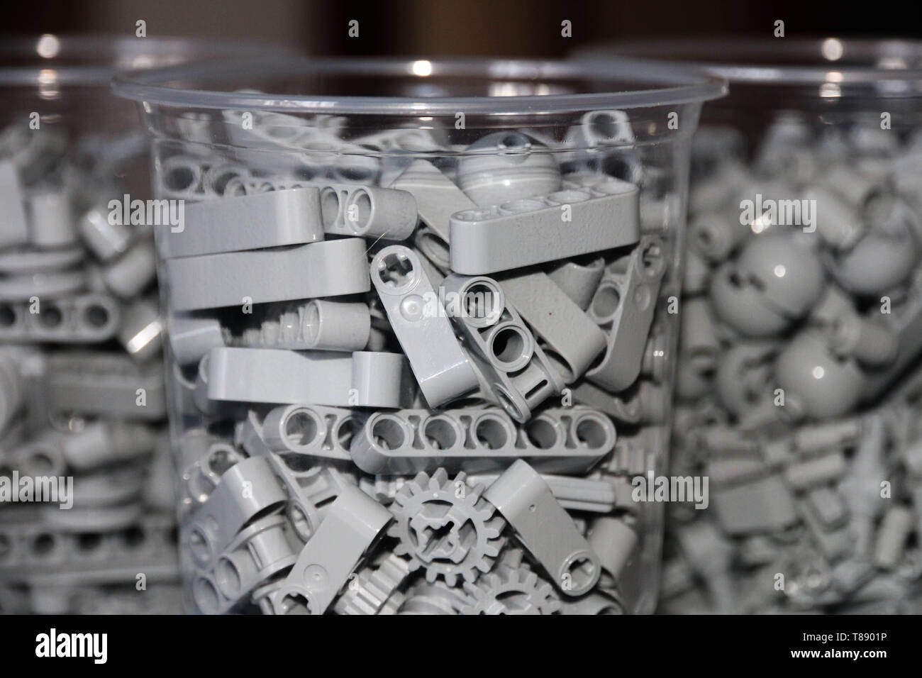 LEGO Technic ladrillos de color gris claro azulado Foto de stock