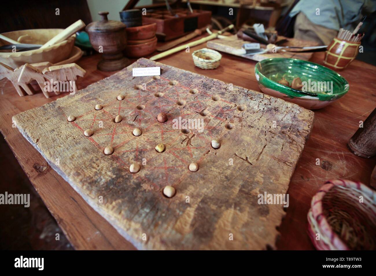 Francia, Saône et Loire, Cluny, medieval juegos encontrados durante las excavaciones en una casa en Cluny Foto de stock