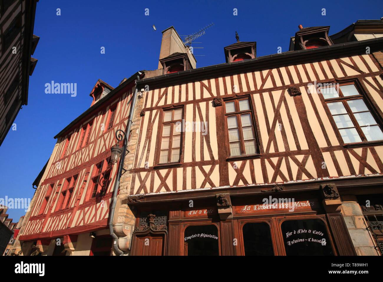 Francia, Cote d'Or, paisaje cultural de climas de Borgoña, catalogado como Patrimonio de la Humanidad por la UNESCO, Dijon, casas con entramados de madera en la calle del Almirante Roussin en Dijon Foto de stock