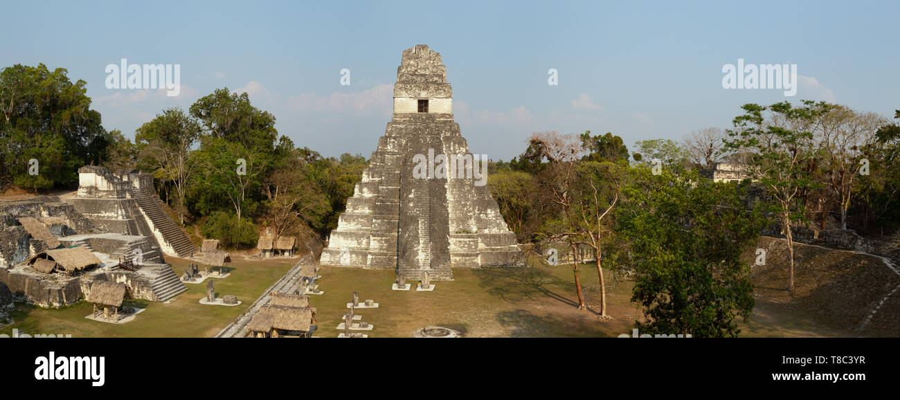 Las ruinas mayas de Tikal Guatemala - incluyendo el templo maya 1, Maya antiguo sitio de patrimonio mundial de la UNESCO panorama, Tikal, Guatemala Centroamérica Travel Foto de stock