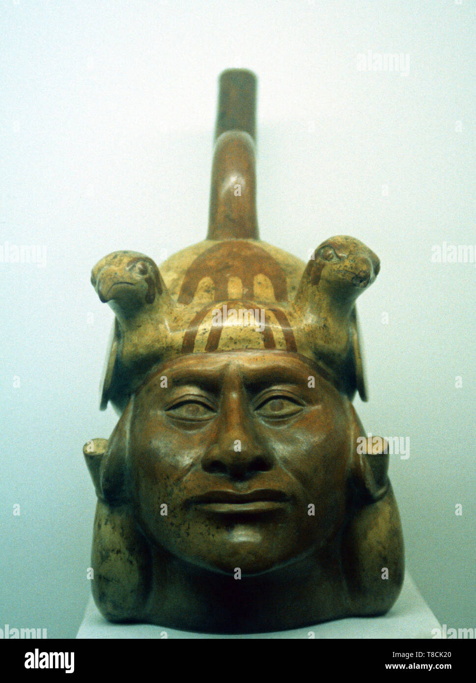 Busto de cerámica Moche,Museo Nacional de Antropología, Lima, Perú Foto de stock