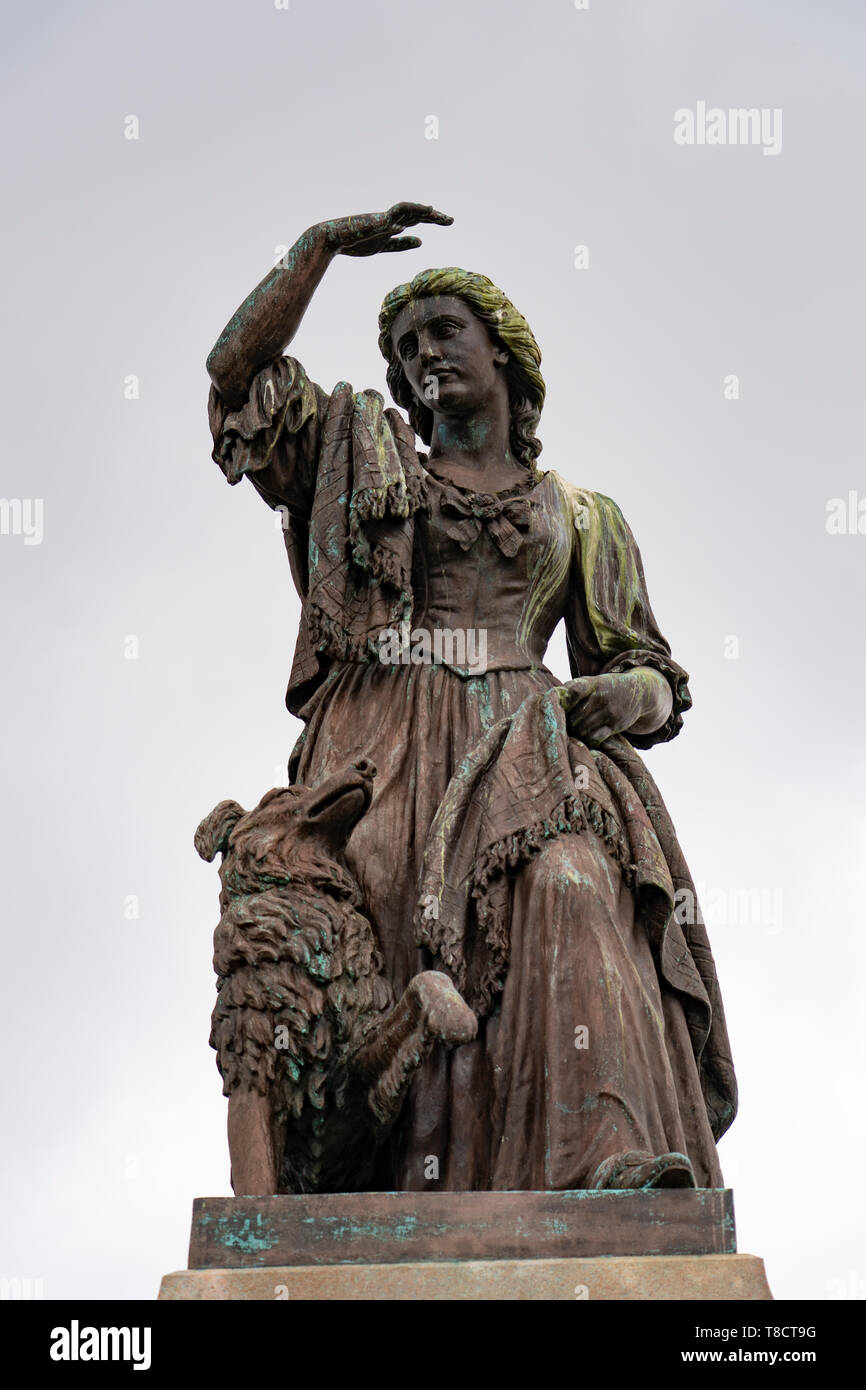 Estatua de Flora MacDonald fuera el castillo de Inverness en Inverness, en la costa norte 500 pintoresca ruta de conducción en el norte de Escocia, Reino Unido Foto de stock