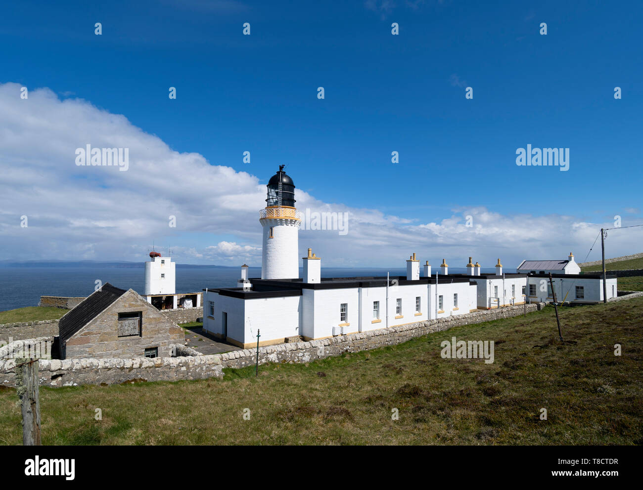 Dunnett cabeza faro en la costa norte 500 pintoresca ruta de conducción en el norte de Escocia, Reino Unido Foto de stock