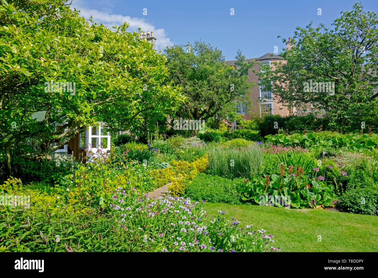 El jardín en Broughton House en Kirkcudbright, Dumfries y Galloway