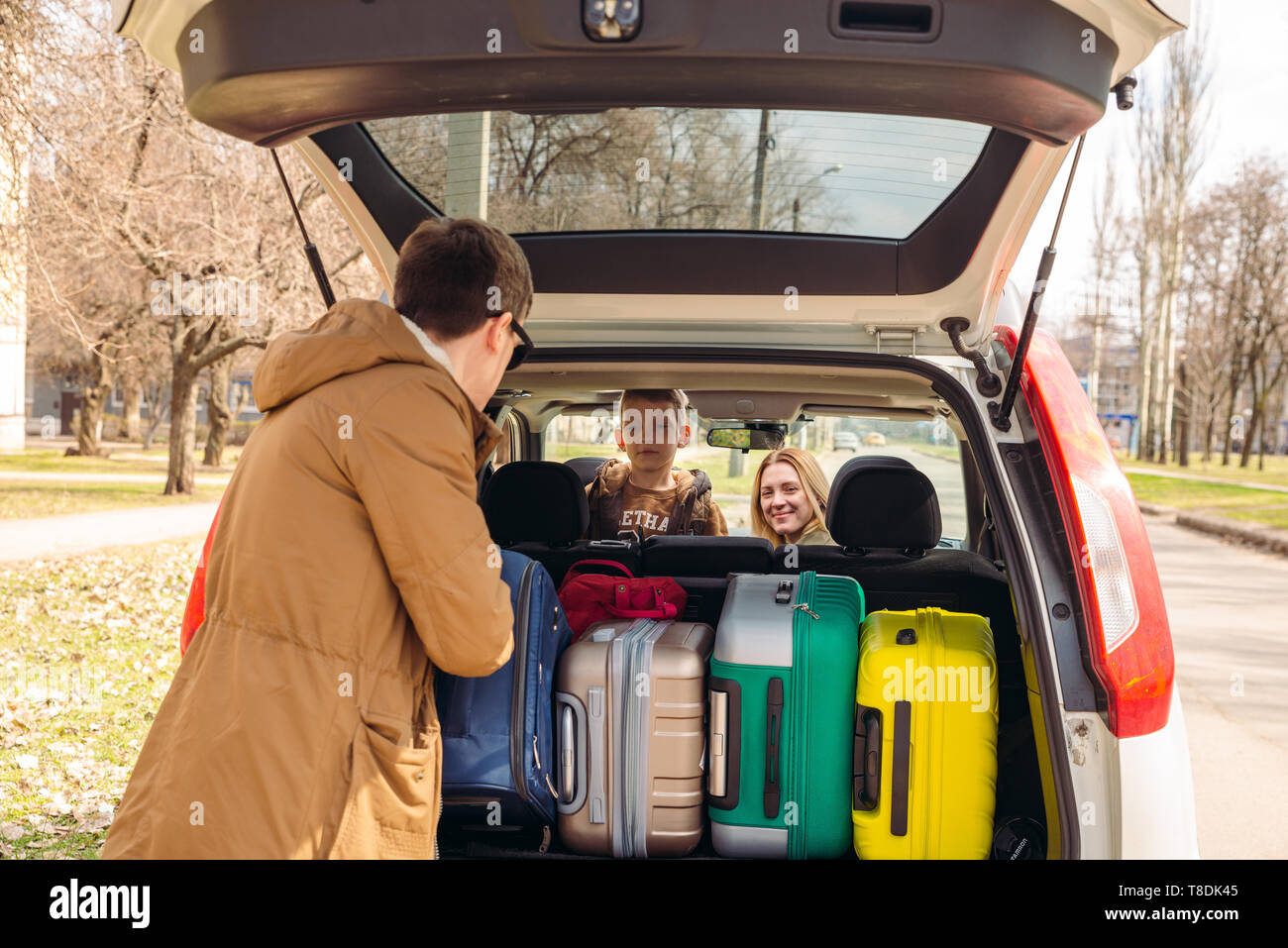 Comparativa: los 10 mejores cofres de techo para el coche -- Autobild.es