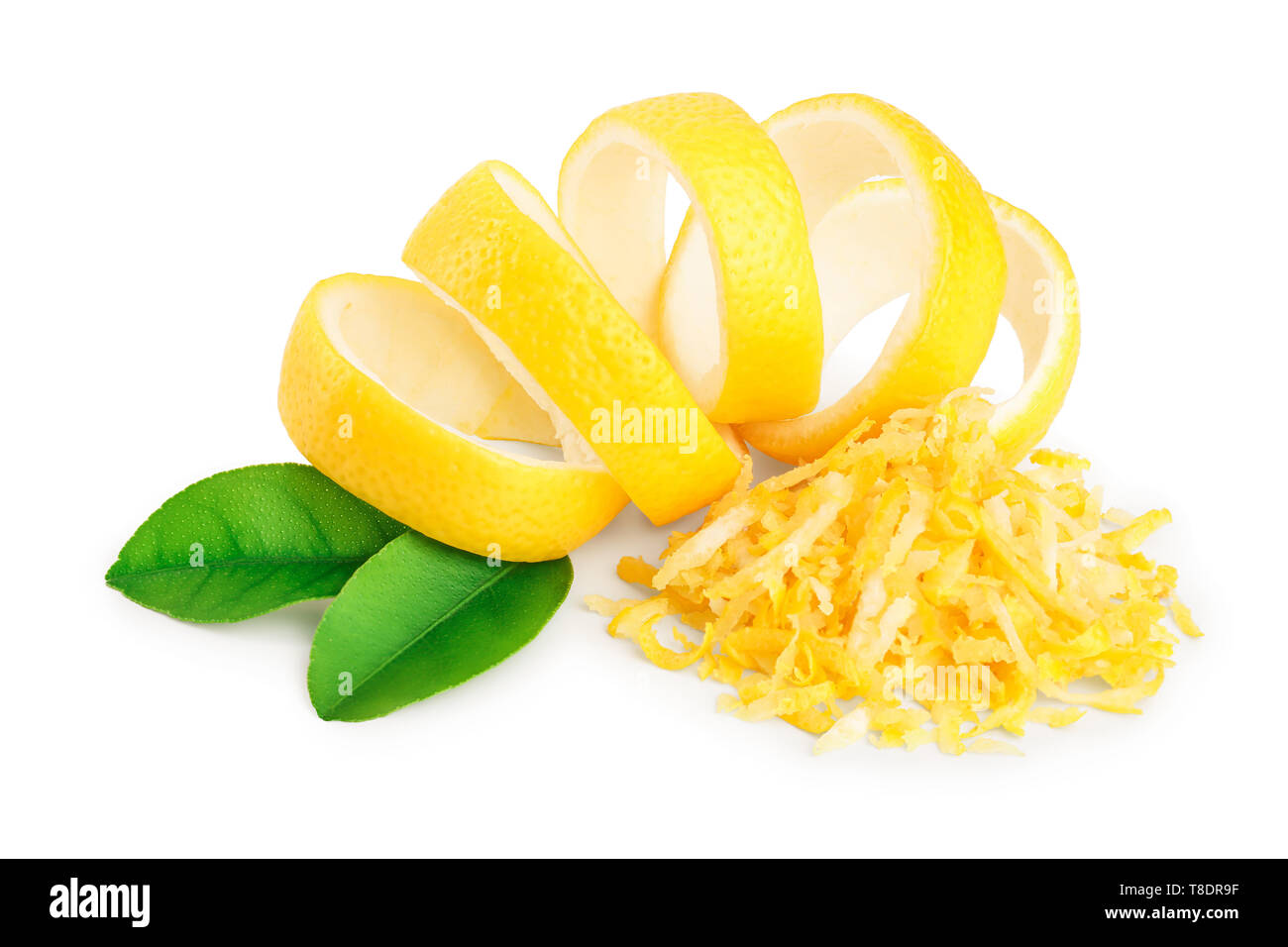 La cáscara de limón y la ralladura con la hoja aislado sobre fondo blanco.  Comida sana Fotografía de stock - Alamy