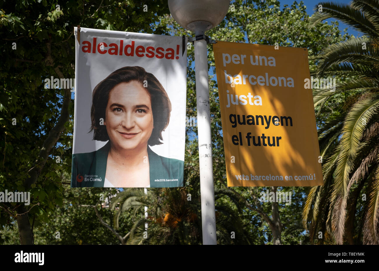 Un Cartel De Propaganda Electoral Del Alcalde Ada Colau Para Las Elecciones Municipales Del 26m Es Visto Colgando En El Nuevo Parc De Les Glories El Alcalde De Barcelona Ada Colau La
