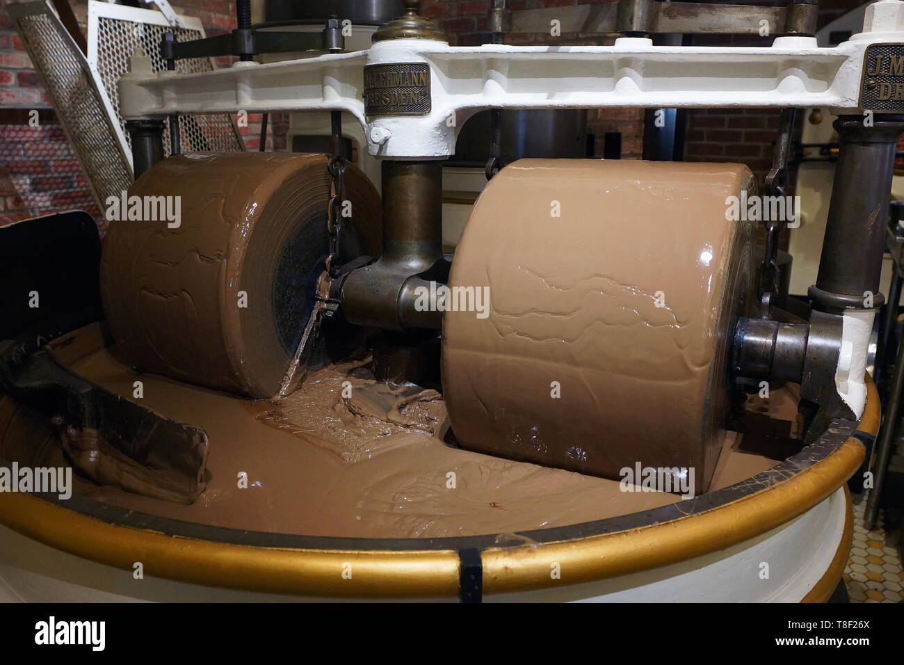 El molino profesional para granos de cacao, café y muchos más - Máquina  procesamiento chocolate