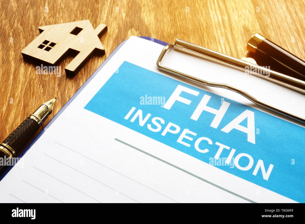 La Administración Federal de la Vivienda (FHA informe de inspección y portapapeles. Foto de stock